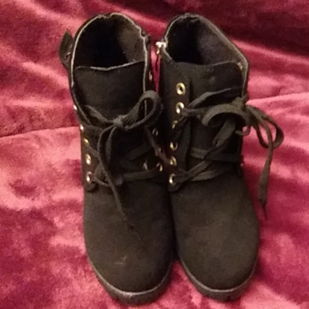 Boot - Picture 1 of 5